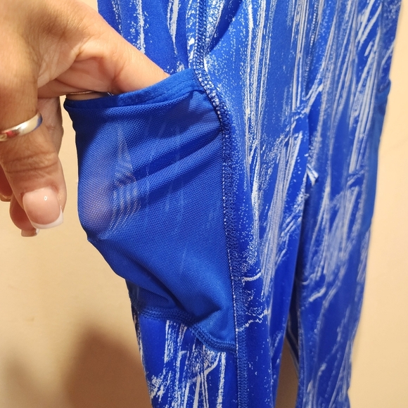 Sport Illustrated Women's High Rise Tummy Control Capri leggings size M - Picture 6 of 9